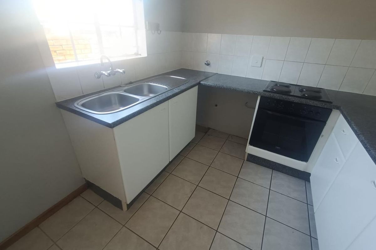 Perfect Starter Home or Investment Opportunity! - Photo 4