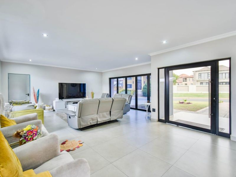 Modern Family Home in Savannah Country Estate - Photo 8