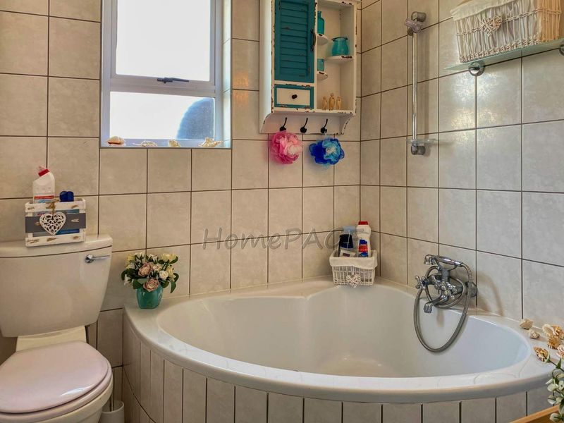 Long Beach, Walvis Bay:  Furnished Bachelor Unit is for Sale - Photo 10