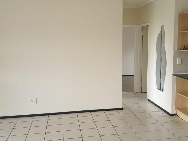 Gorgeous apartment close to amenities - Photo 6