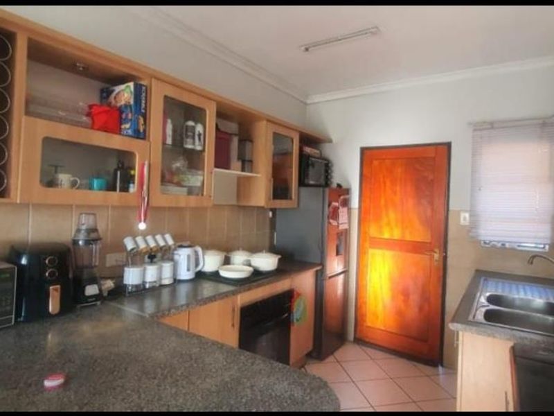 2 Bedroom Apartment For Sale - Photo 2