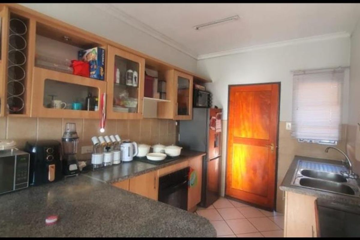 2 Bedroom Apartment For Sale - Photo 2