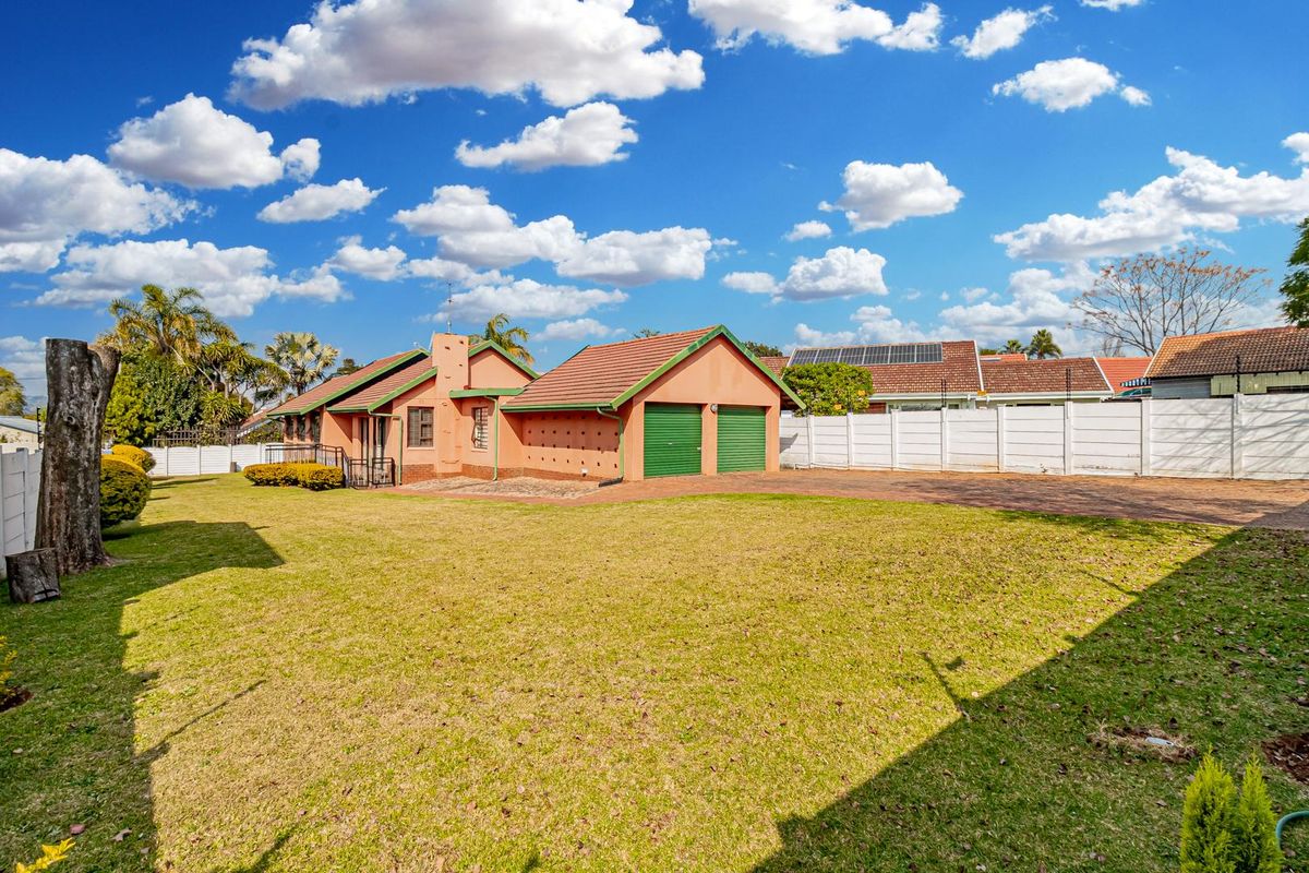 Discover Tranquility in a Charming Heritage Suburb - Photo 3