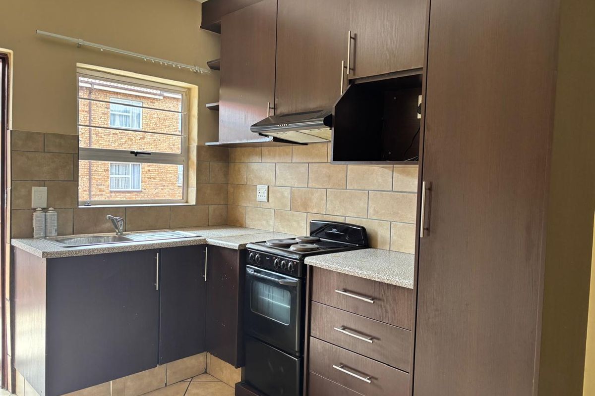 2 Bedroom Apartments for sale in Kempton Park - Photo 2