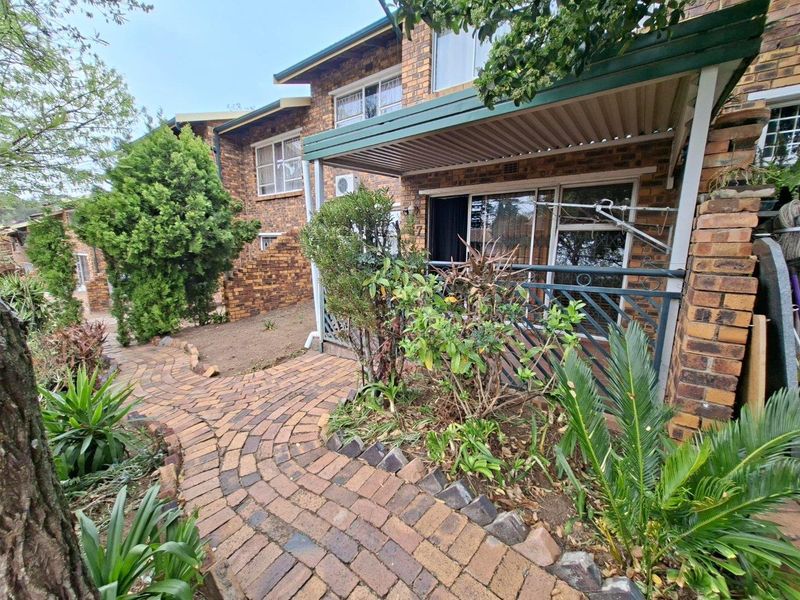 2 Bedroom Groundfloor Gem with Carport - Photo 1