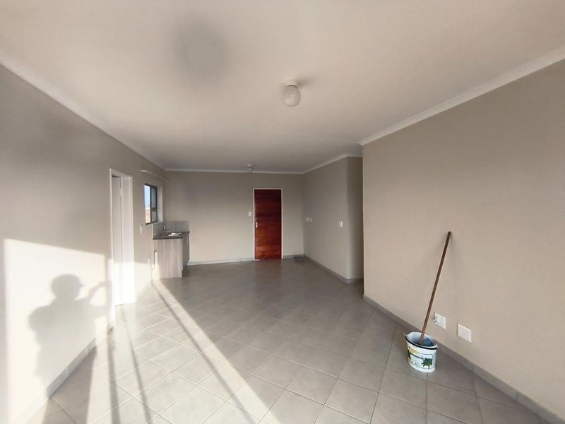 Spacious 3 Bedroom Home for Sale in Windmill Park Ext 32 - Photo 8