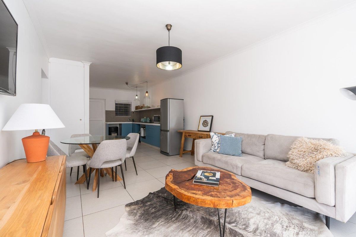 Furnished 2 bedr/2 batr apartment in Green Point with covered parking - Photo 5