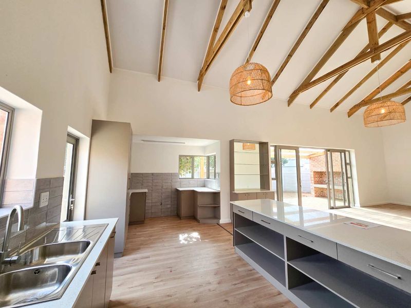 Modern 3 Bedroom townhouse for sale in Stilbaai-Wes. - Photo 9