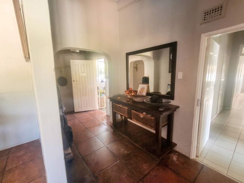 Spacious Family Home with Pool & Entertainment Area in Westville To Let - Photo 5