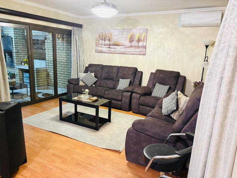 Modern 3-Bedroom Duplex in Sought-After Meer en See! - Photo 7