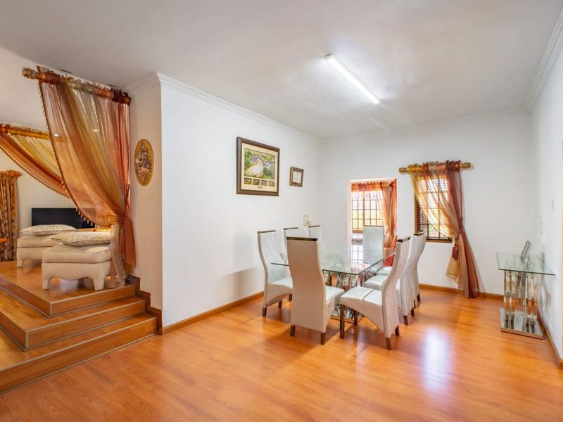 Endless Space, Ultimate Comfort – Dream Family Estate in Cornwall Hill - Photo 9