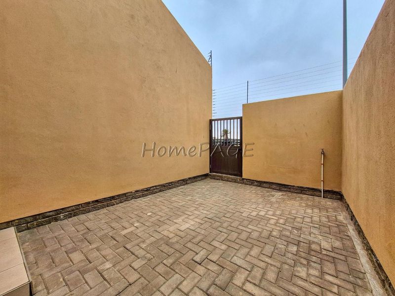 Hermes, Walvis Bay:  Neat 3 Bedr Townhouse is for Sale - Photo 4