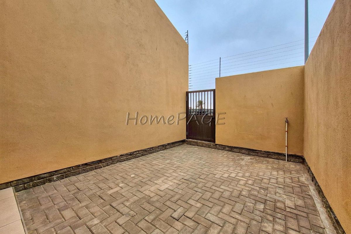 Hermes, Walvis Bay:  Neat 3 Bedr Townhouse is for Sale - Photo 4