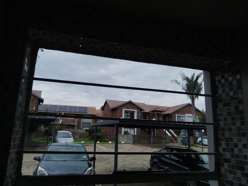 Secure 2-Bedroom Townhouse in Glen Marais – Prime Kempton Park Location - Photo 8