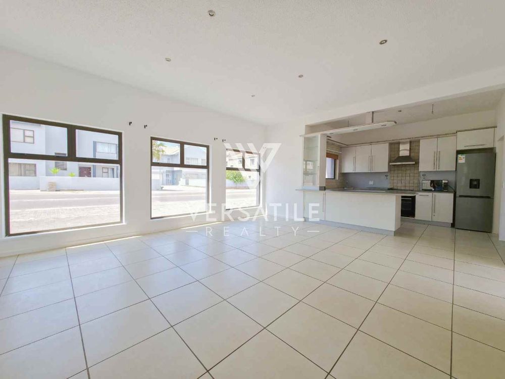 Open plan dining with BBQ 12