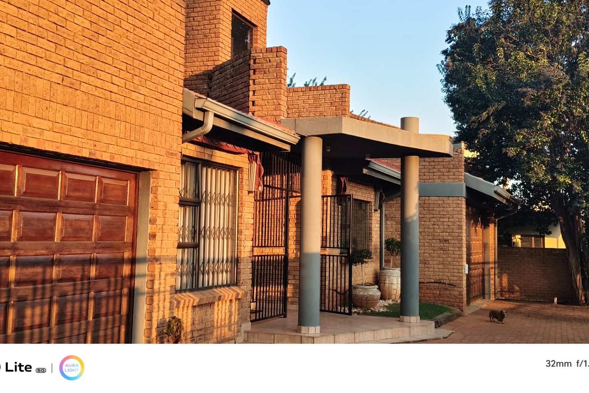 Huge Family Home for Rental - Photo 2