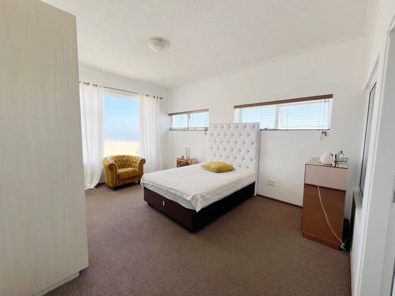 Modern Beachfront Apartment with Spectacular Ocean Views - Photo 4