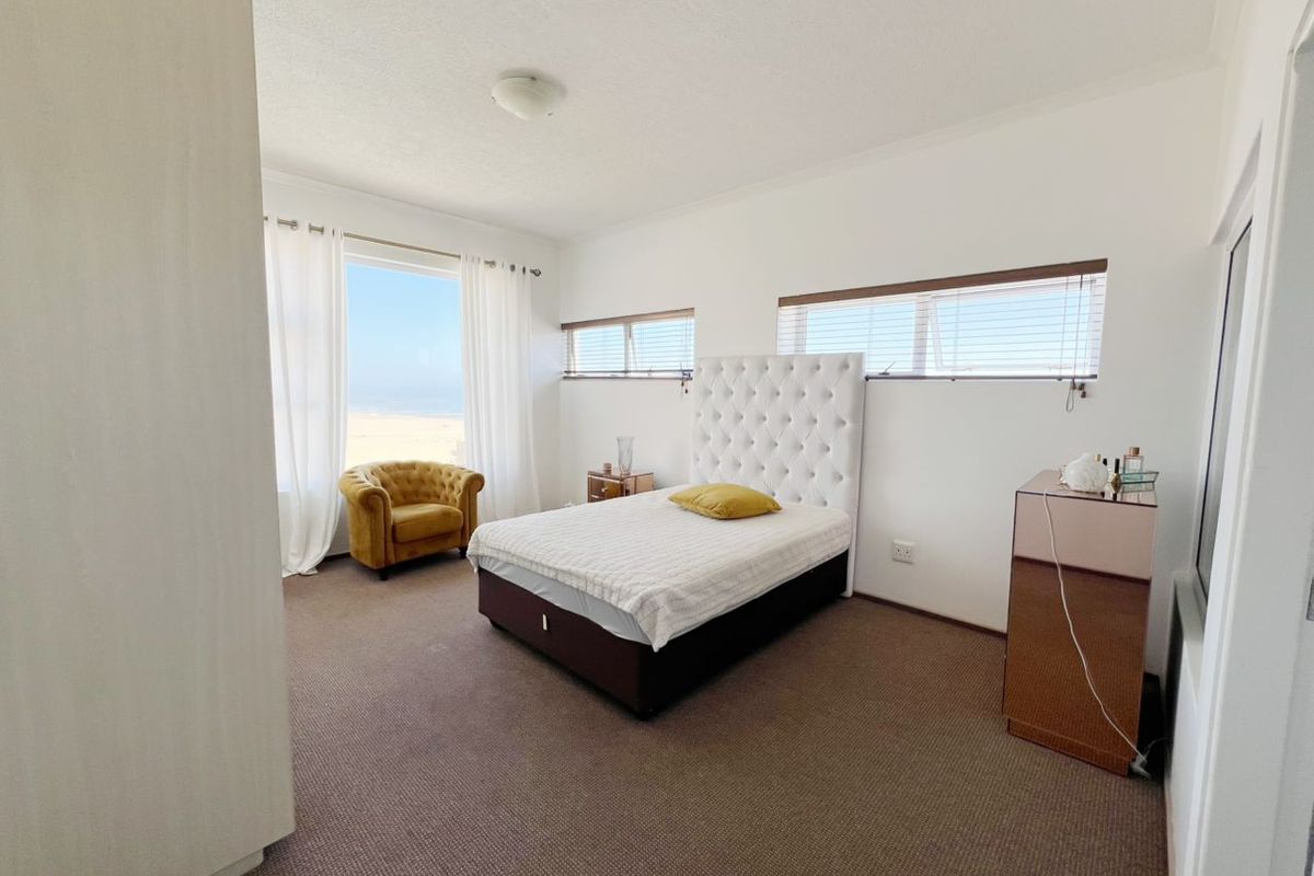 Modern Beachfront Apartment with Spectacular Ocean Views - Photo 4