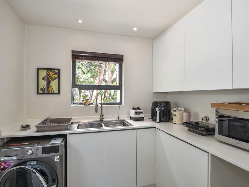 Spacious Beachside Family Retreat – 350m from the Ocean - Photo 7