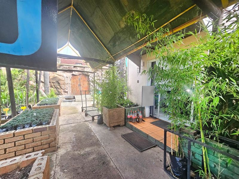 Four stands with exceptional opportunity with available in Forest Hill, Johannesburg. - Photo 10