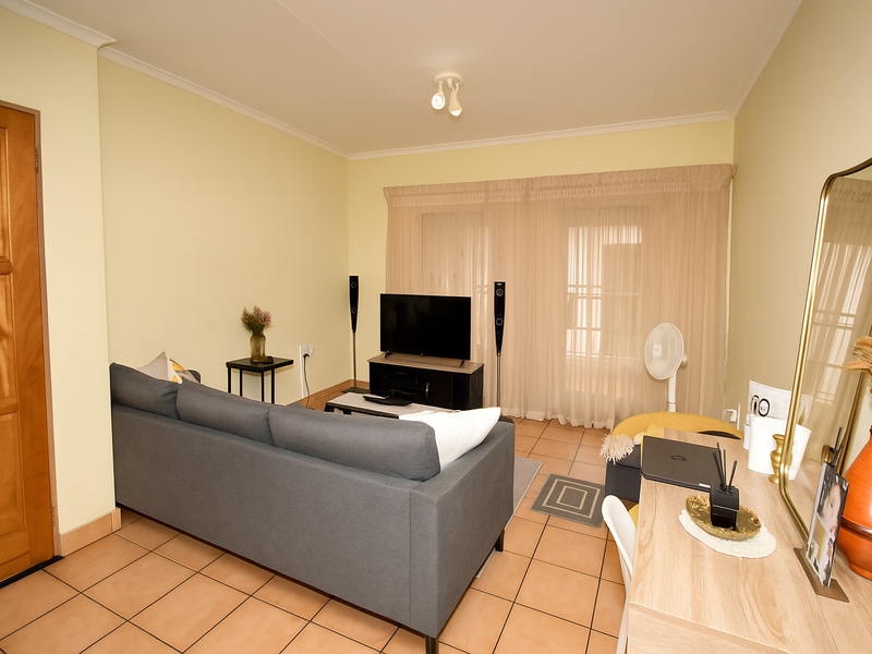 First Floor Apartment - Photo 3