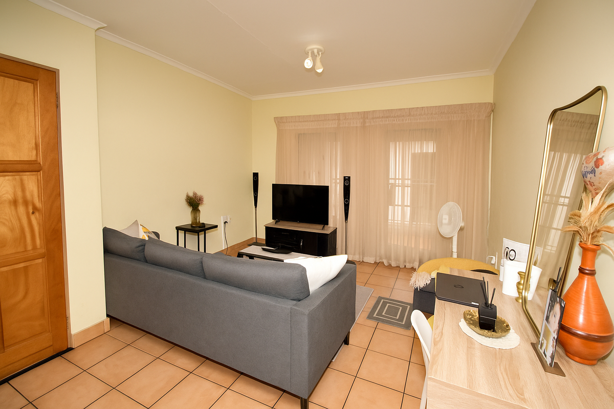 First Floor Apartment - Photo 3