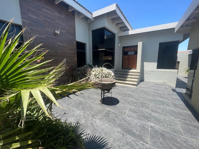 FOR SALE- 3 BEDROOM HOUSE IN OCEAN VIEW SWAKOPMUND, NAMIBIA - Photo 2