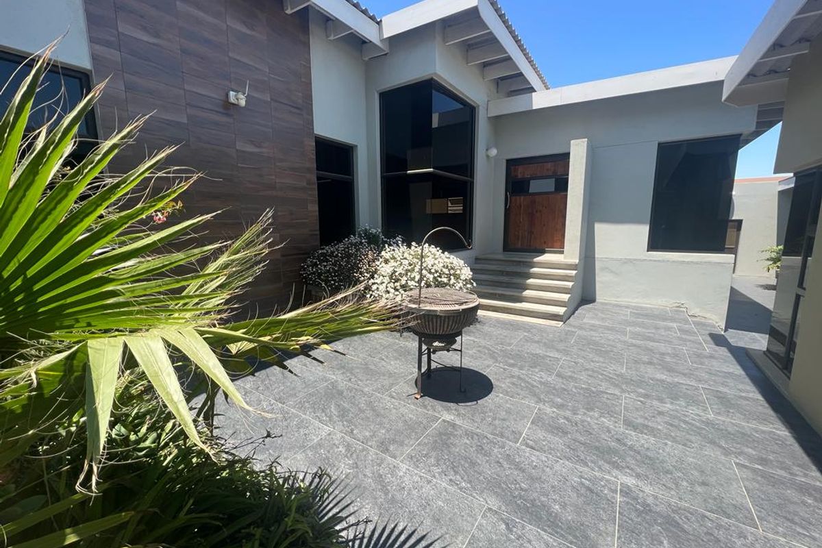 FOR SALE- 3 BEDROOM HOUSE IN OCEAN VIEW SWAKOPMUND, NAMIBIA - Photo 2