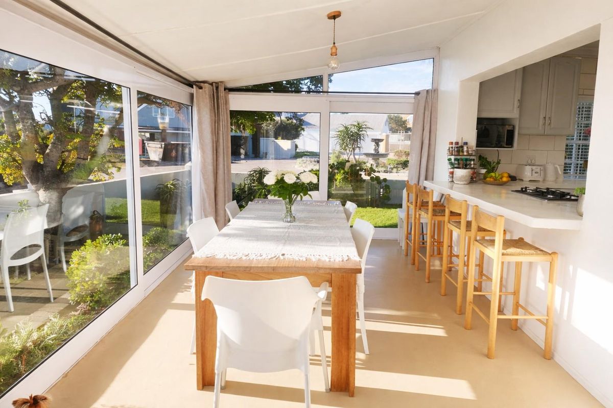 3-Bedroom Coastal Home – Beachside Living in a Secure Estate - Photo 5