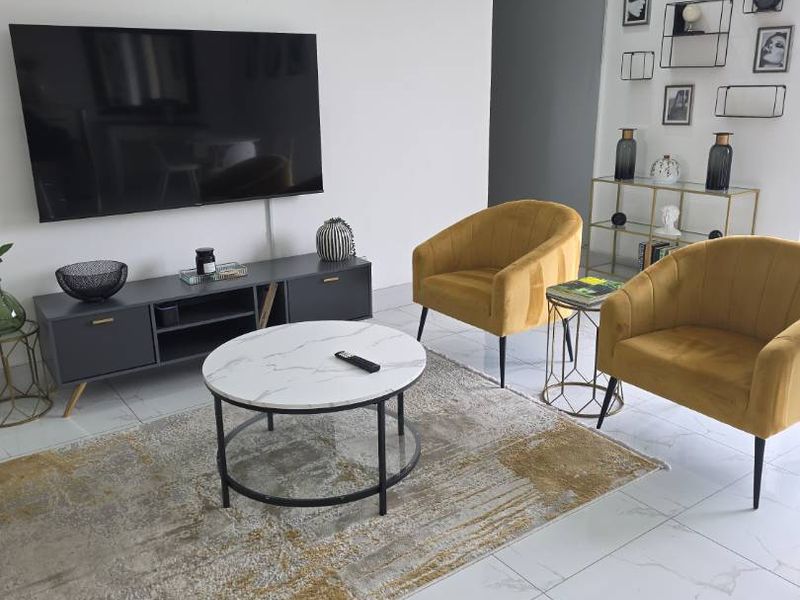 MAGNIFICENT AND SOPHISTICATED 1 BED UPMARKET FULLY FURNISHED APARTMENT - Photo 10