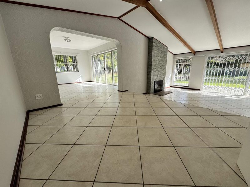 Newly Renovated 4 Bedroom Family Home in Northcliff - Photo 9