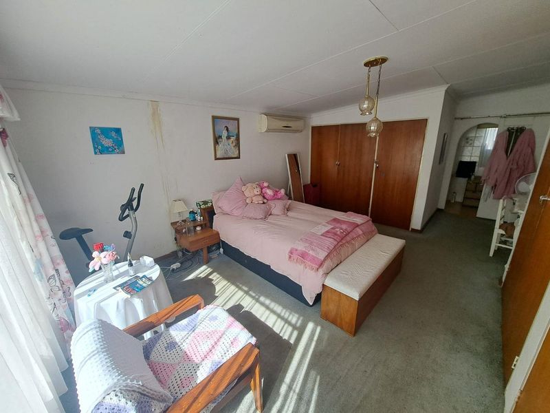 Spacious 3-Bedroom Home with 3 Bed Flatlet in Prime Waverley Location - Photo 10