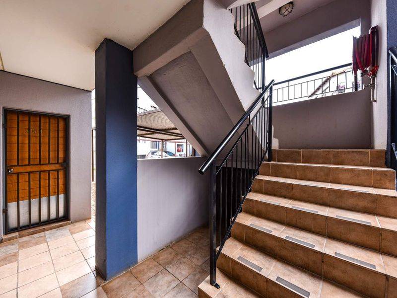 Exclusive Opportunity: Two-Bedroom Apartment IN HONEYDEW - Photo 4
