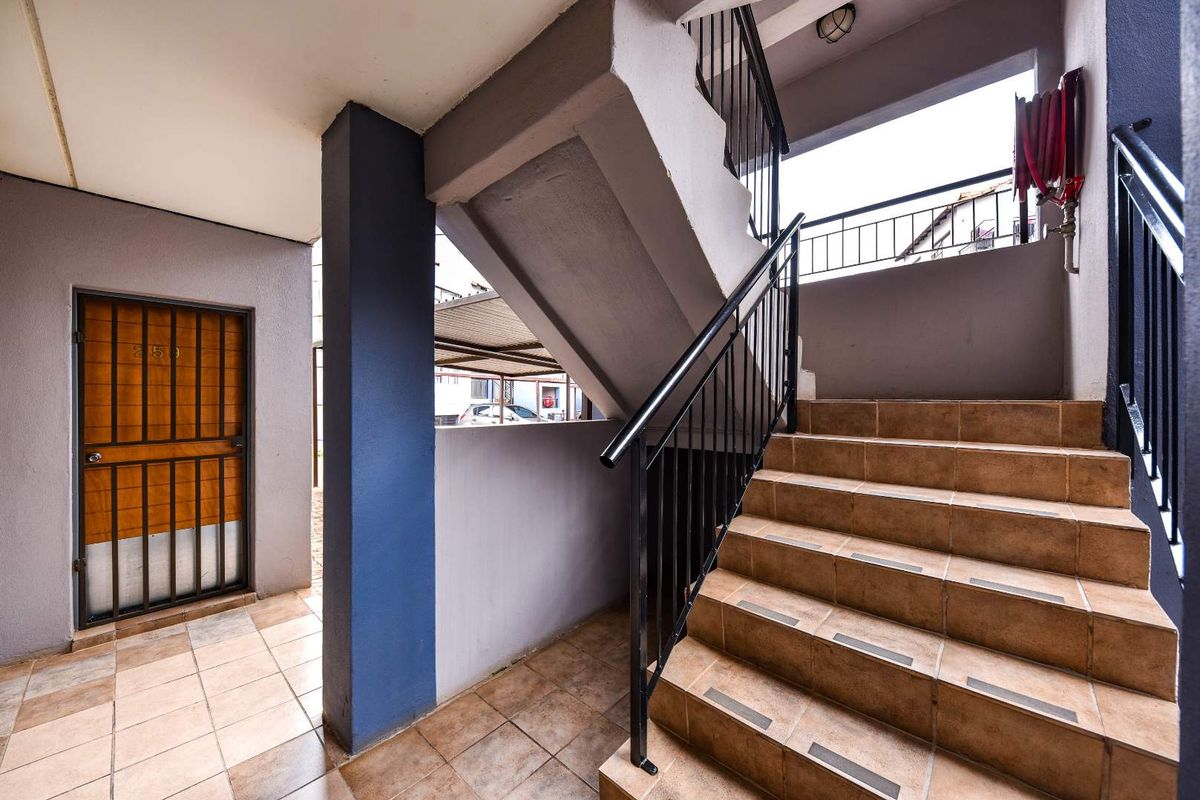 Exclusive Opportunity: Two-Bedroom Apartment IN HONEYDEW - Photo 4
