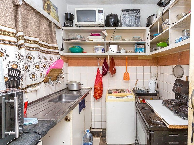 Spacious Two Bedroom Apartment - Photo 8