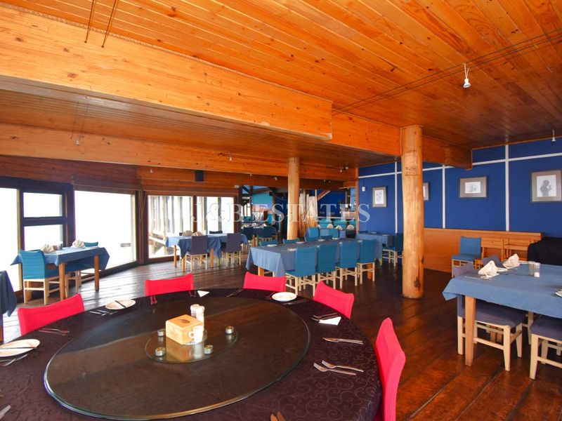 Charming Lagoon-Front Restaurant - Photo 9