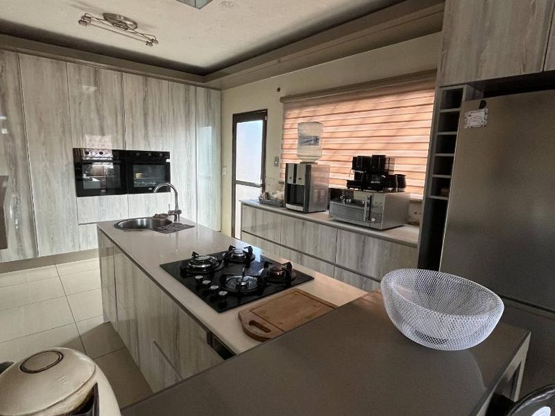 🏡✨ STUNNING FAMILY HOME FOR SALE IN CIMBEBASIA - Photo 7