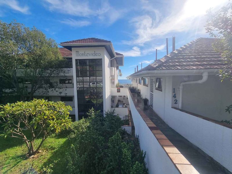 Unfurnished Bachelor Apartment To Rent in Sea Point - Photo 1