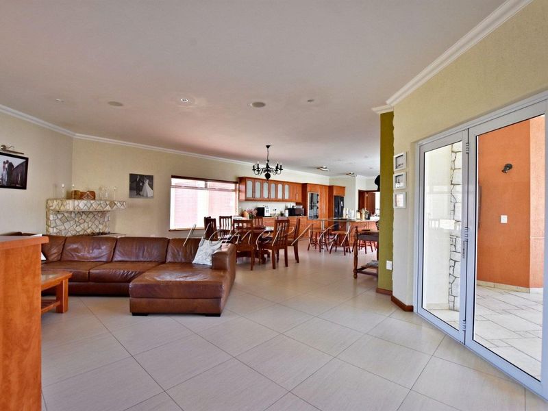Rossmund, Swakopmund:  Property with total 8 Bedrooms is for Sale - Photo 6