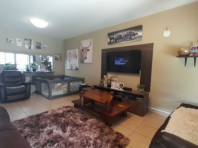 Stunning Modern Duplex - Photo 4