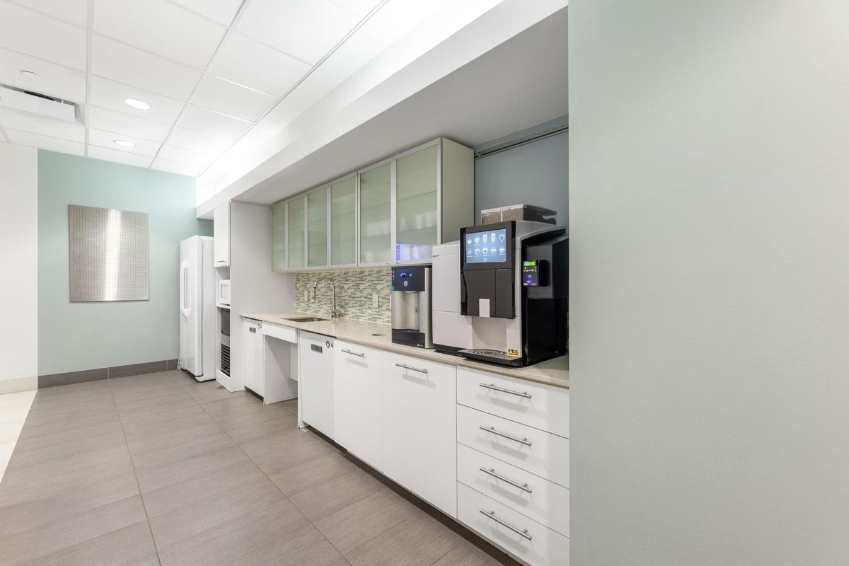 Professional office space in Regus Silver Lakes on fully flexible terms - Photo 5