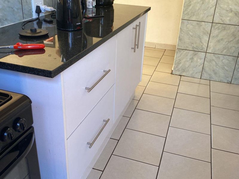 Three bedrooms house for sale in Elandspoort - Photo 4