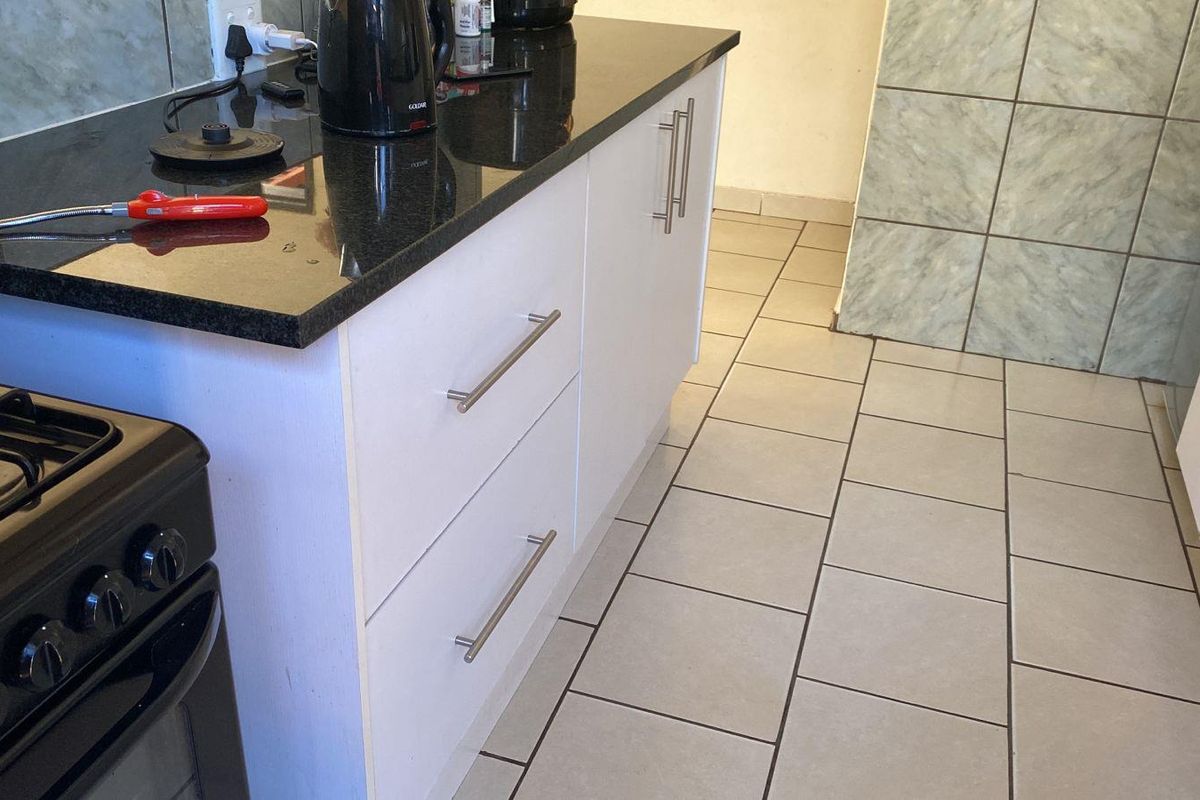 Three bedrooms house for sale in Elandspoort - Photo 4