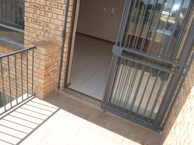 Neat Face-Brick Townhouse 2 Bedroom with Car port - Photo 10