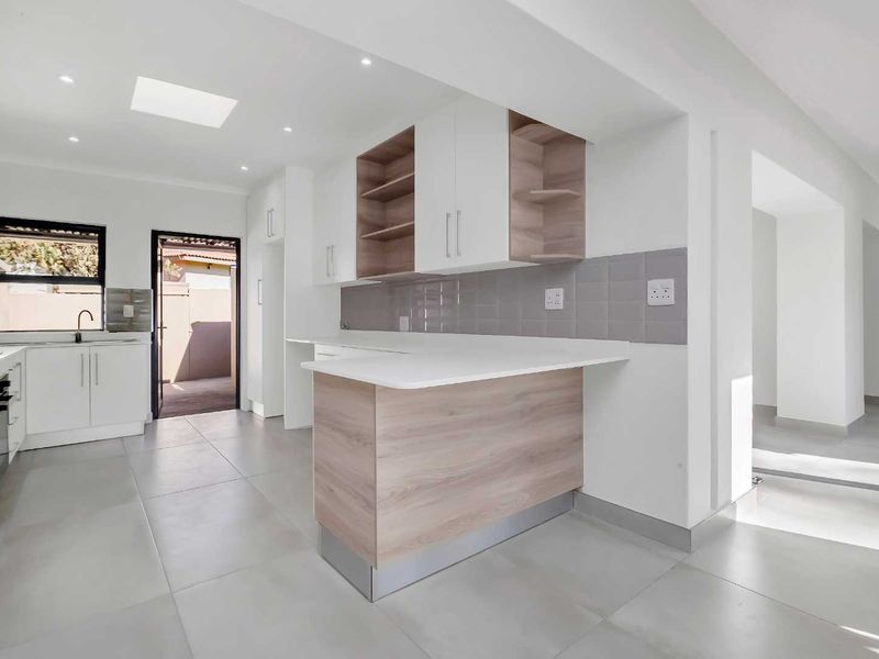 MODERN SINGLE STOREY - Photo 5