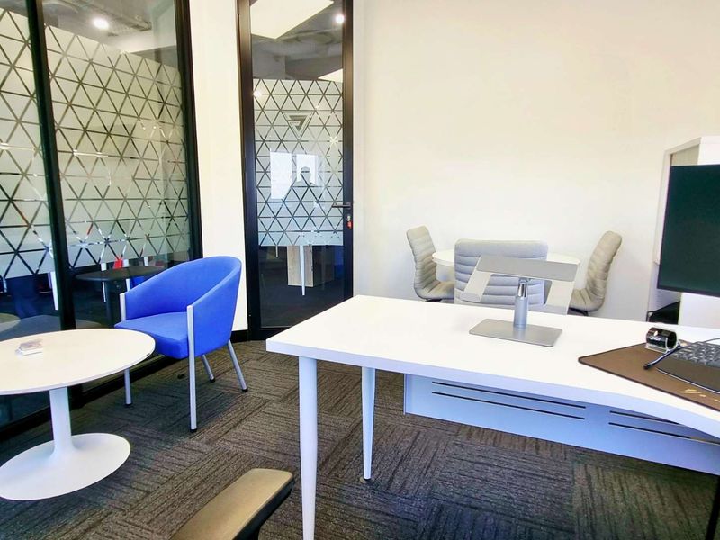 Stand-alone HQ ±992 m2. Fibre, generator + backup water, ±50 bays. R185/m2 (Gross). Avail. 1 Feb 2026. - Photo 4