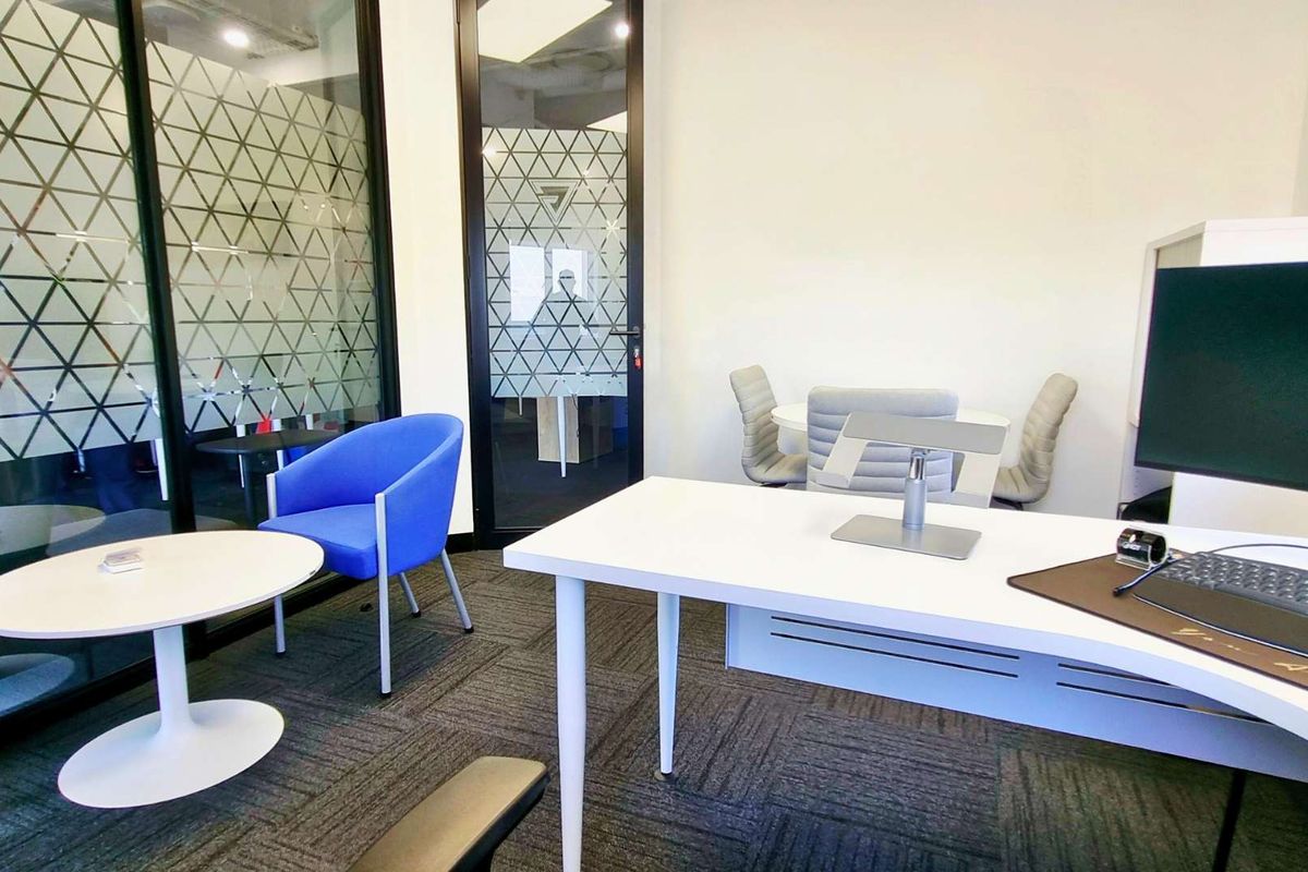 Stand-alone HQ ±992 m2. Fibre, generator + backup water, ±50 bays. R185/m2 (Gross). Avail. 1 Feb 2026. - Photo 4