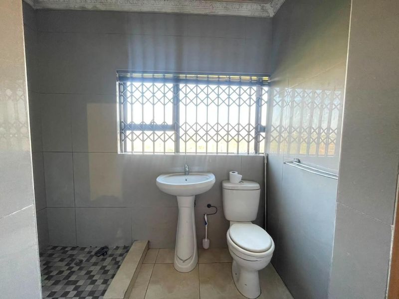 Cottage to rent in Westville North - Photo 8