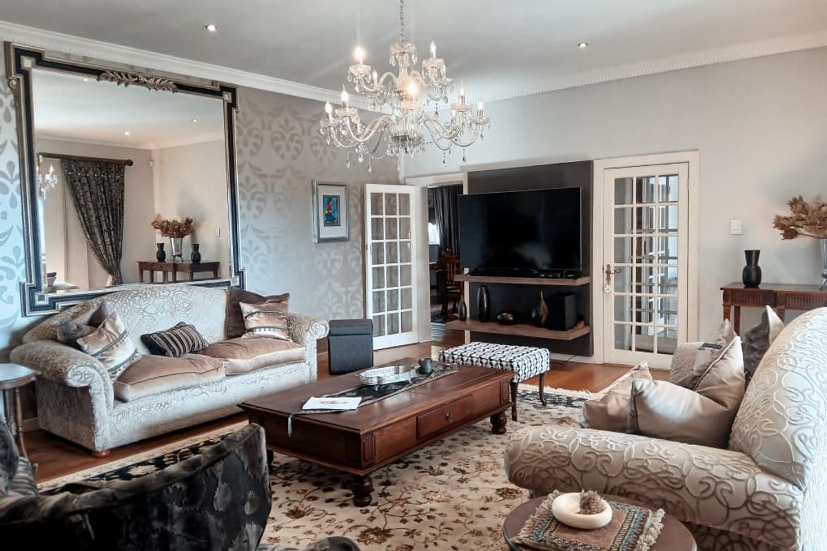 Spacious double-story home on a generous 2,296 m2 residential erf in Windhoek's sought-after suburb - Photo 2