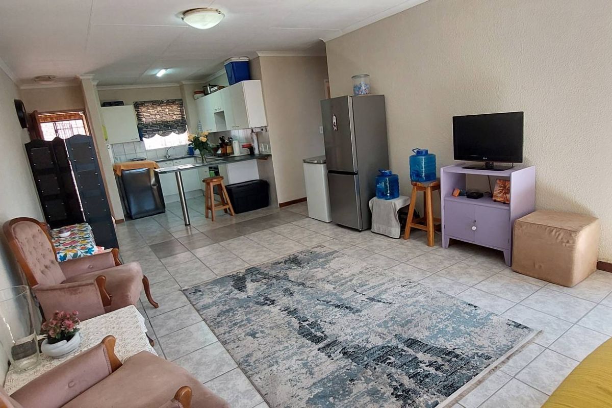 Secure Living: 2 Beds, Balcony, Carport & Storage Galore - Photo 2
